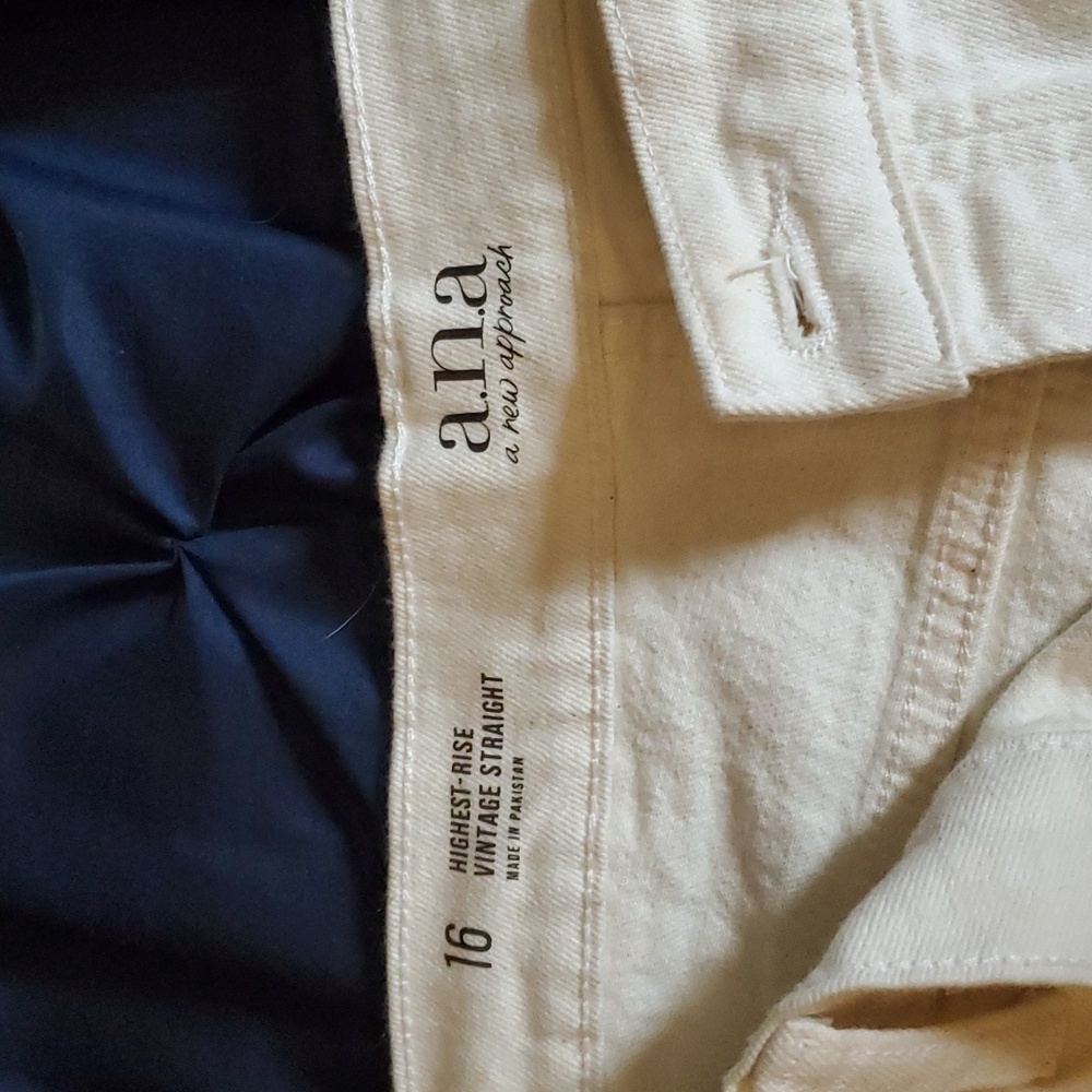 a.n.a high-rise vintage straight. Off-white Size 16. Worn once - Picture 2 of 2